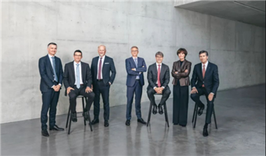 全球經(jīng)濟(jì)放緩導(dǎo)致?tīng)I(yíng)收下滑 /通快CEO Leibinger-Kammüller女士: 預(yù)期的謹(jǐn)慎復(fù)蘇跡象